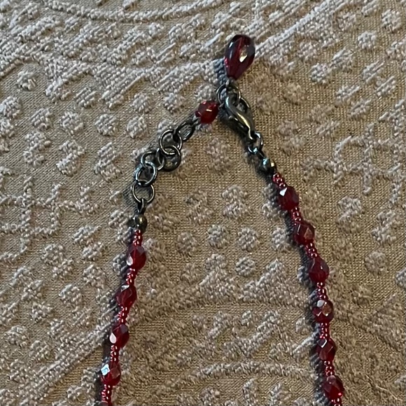 ROMANTIC GARNET-COLORED TEARDROP DRAPE BIB NECKLACE - Picture 3 of 9